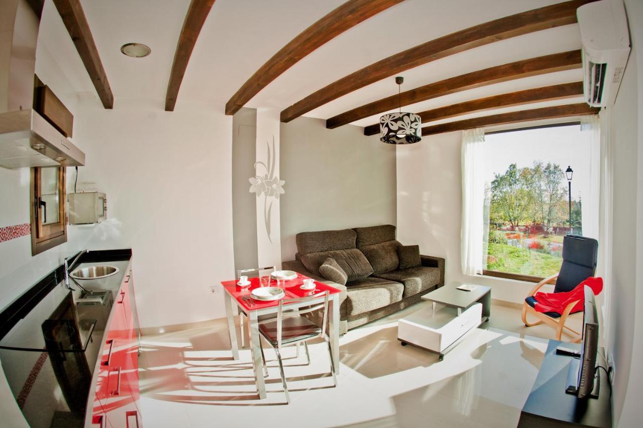Apartamentos El Roble Valverde de la Vera ภายนอก รูปภาพ